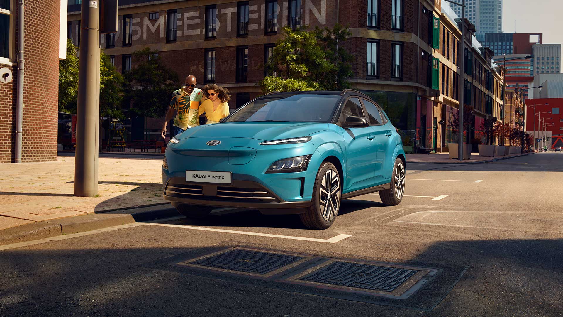 Carros elétricos kauai azul na estrada