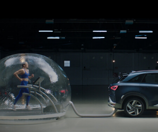 Mireia Belmonte respira emissões do Hyundai NEXO